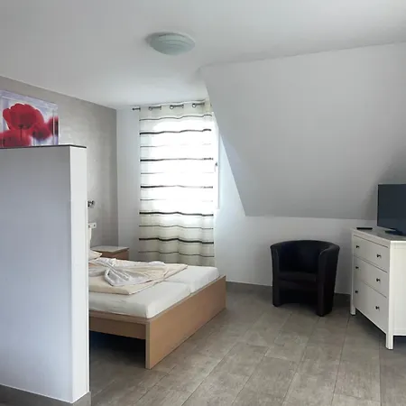 Apartment - Marianna Rust