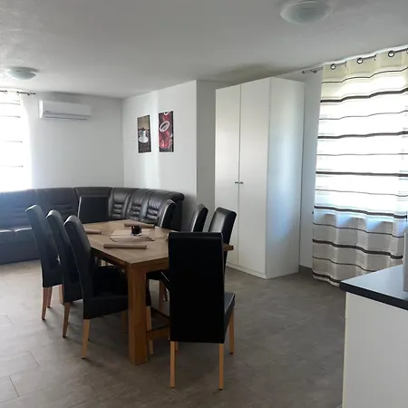 - Marianna Apartment Rust
